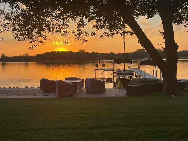 $1,575,000 | 309 Chinook Avenue Southwest, Avon, MN 56310