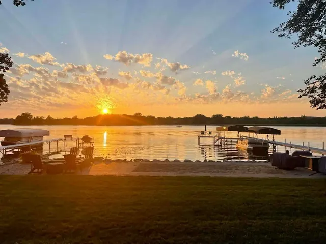 $1,575,000 | 309 Chinook Avenue Southwest, Avon, MN 56310