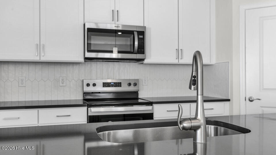 808 Fernwind Circle Aberdeen, NC 28315 - Photo 8 of 28 Kitchen