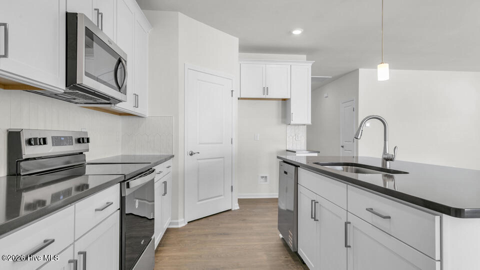 808 Fernwind Circle Aberdeen, NC 28315 - Photo 9 of 28 Kitchen