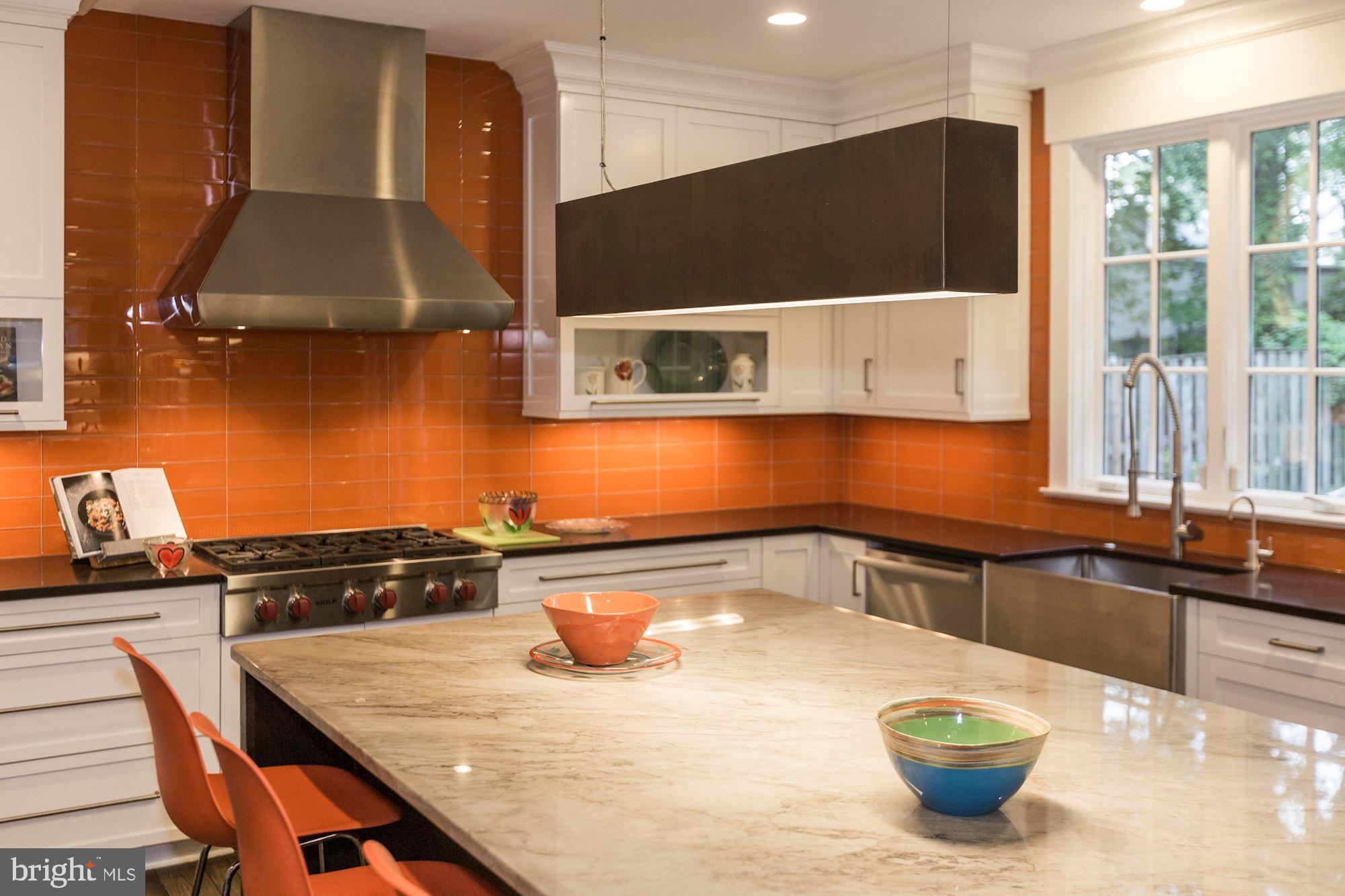 6203 Walhonding Road Bethesda, MD 20816 - Photo 14 of 56 Main Level - Gourmet Eat-In Kitchen