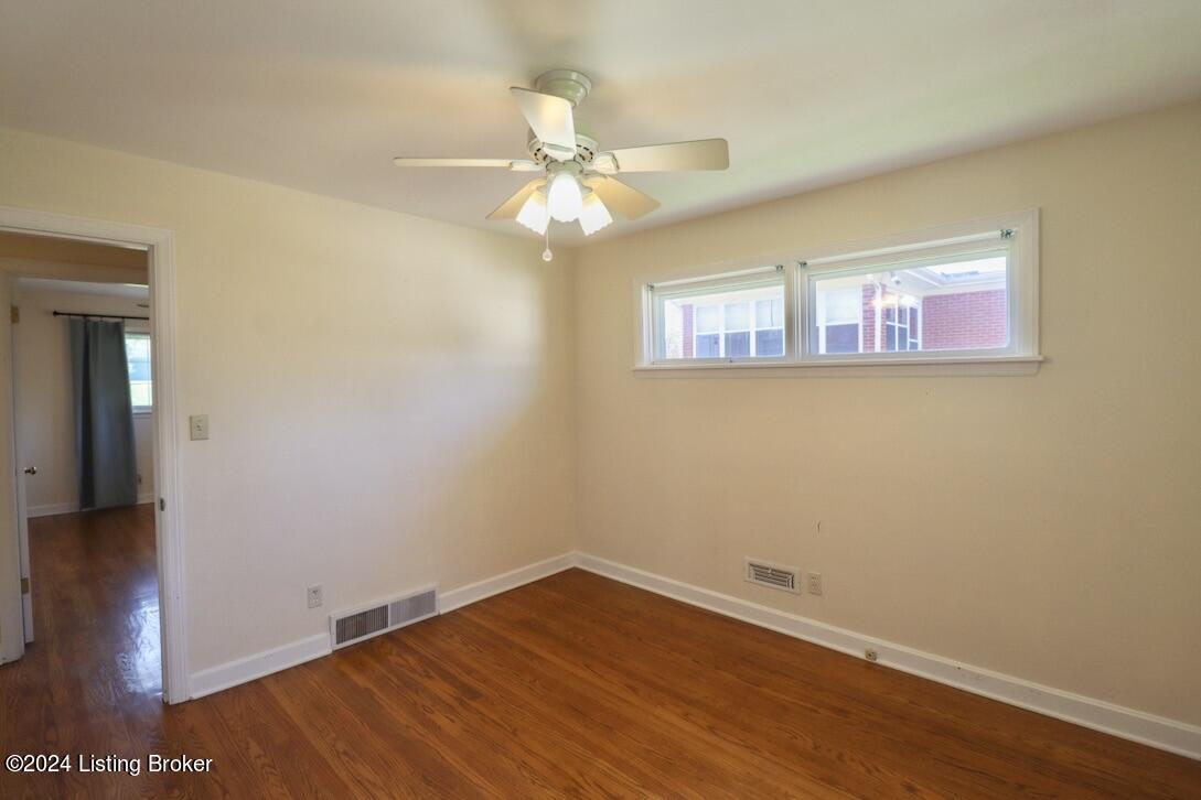 9009 Waltlee Road Louisville, KY 40291 - Photo 10 of 27 19