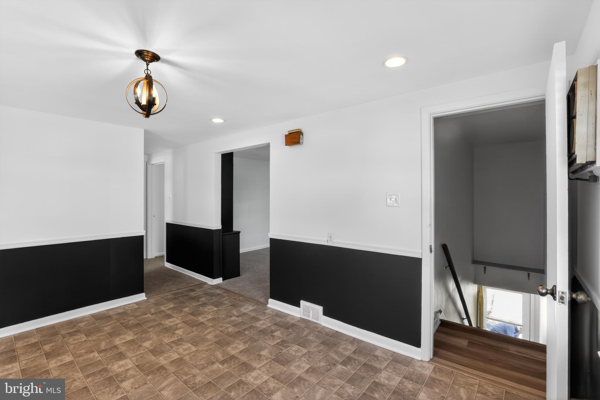 325 Manor Road Hatboro, PA 19040 - Photo 6 of 29 Gallery Image 6