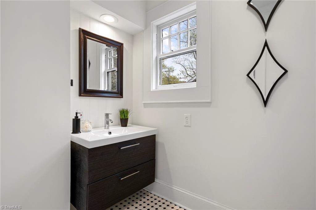 445 South Hawthorne Road Winston-Salem, NC 27103 - Photo 19 of 42 Gallery Image 19