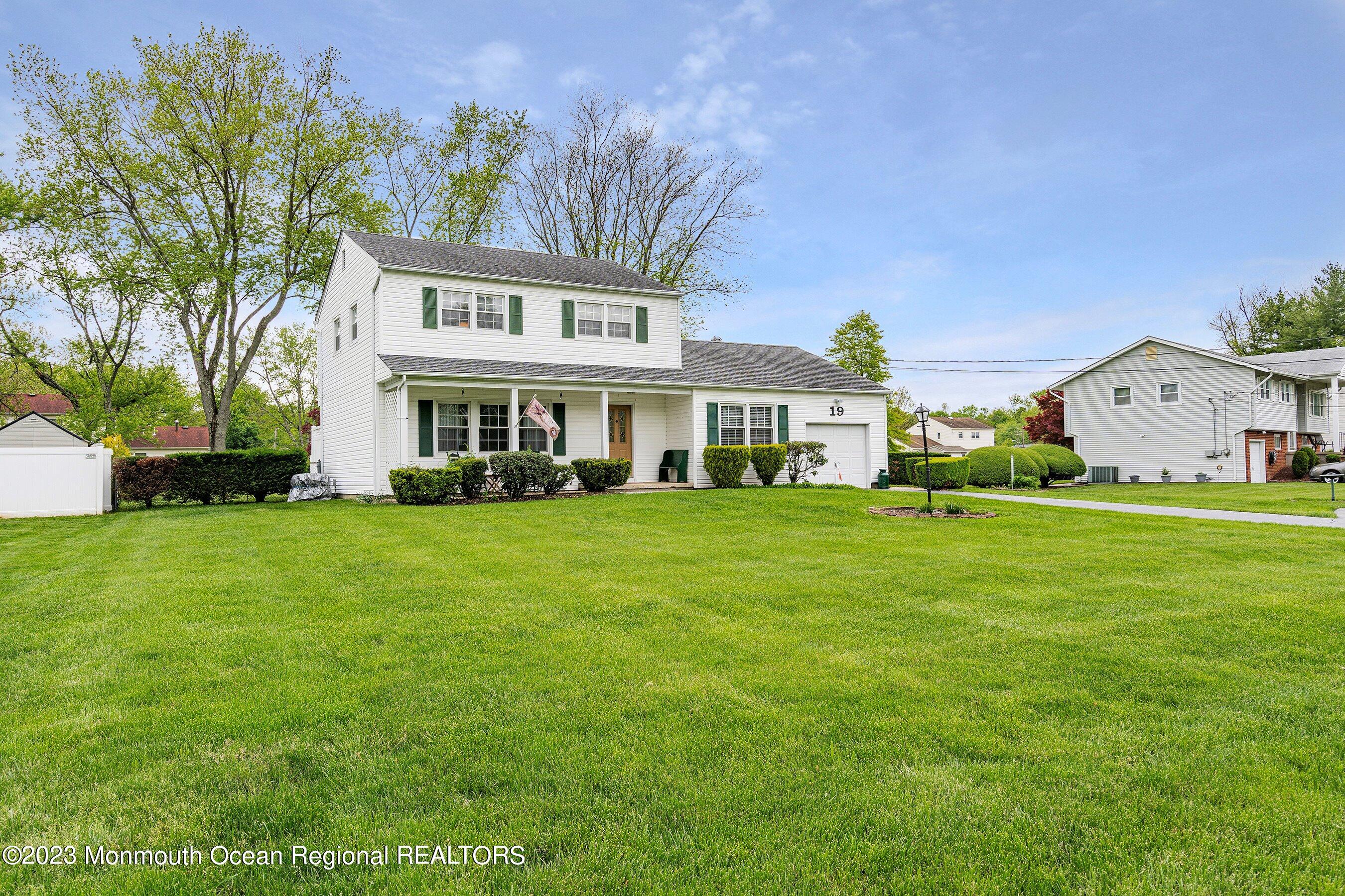 19 Eliot Road Manalapan, NJ 07726 - Photo 5 of 29 05-Ext7 FrontLeft