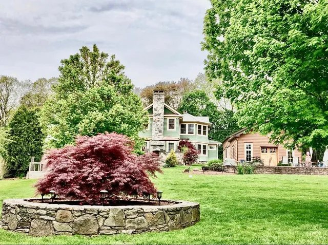 $875,000 | 7 Renzulli Road, Norwalk, CT 06851