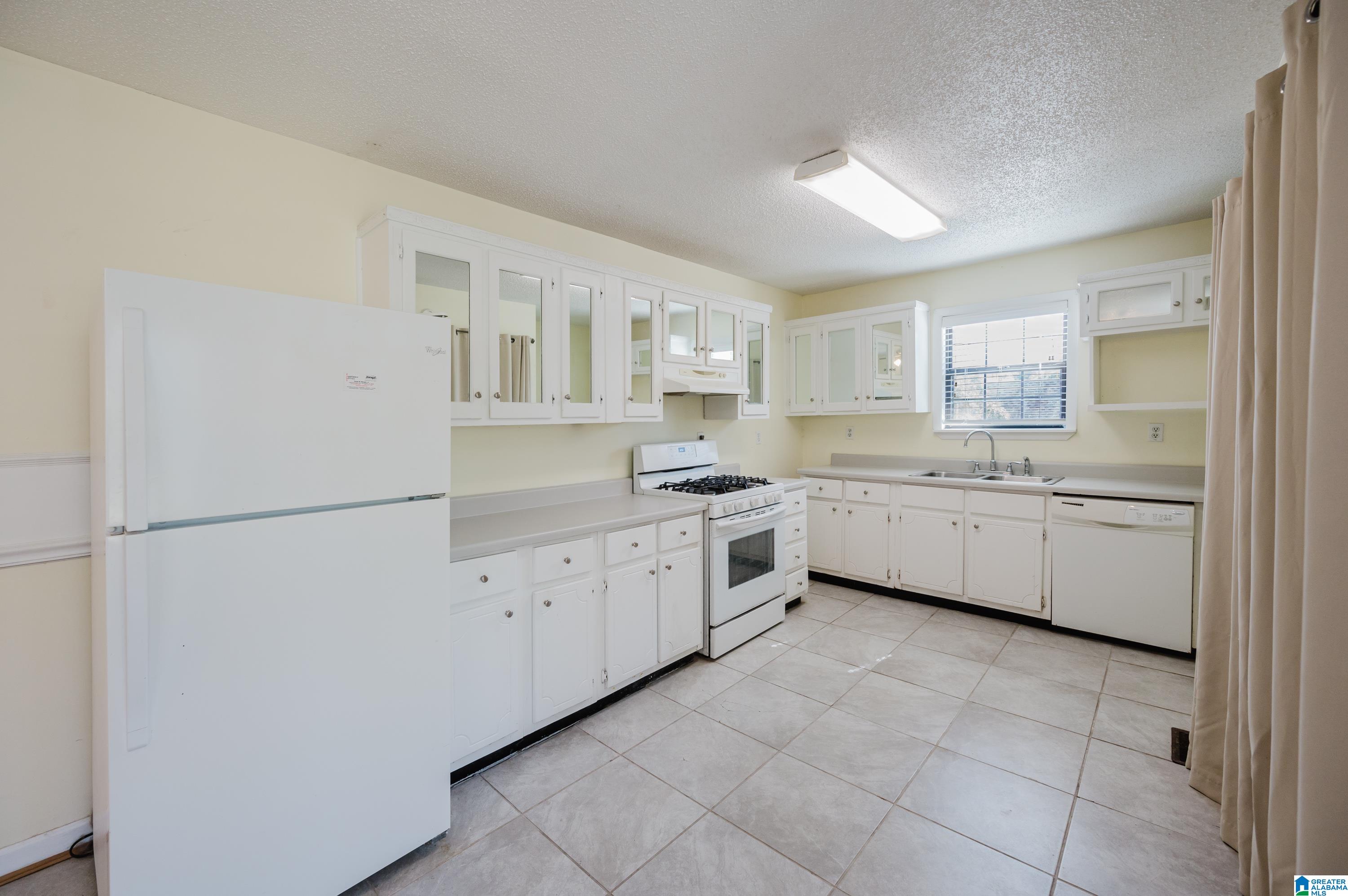 2229 Farley Road Birmingham, AL 35226 - Photo 11 of 38