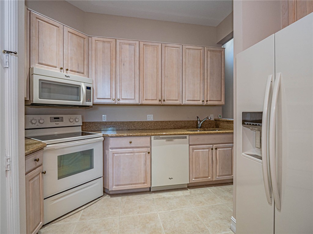 1875 Bridgepointe Circle, Unit 33 Vero Beach, FL 32967 - Photo 15 of 33