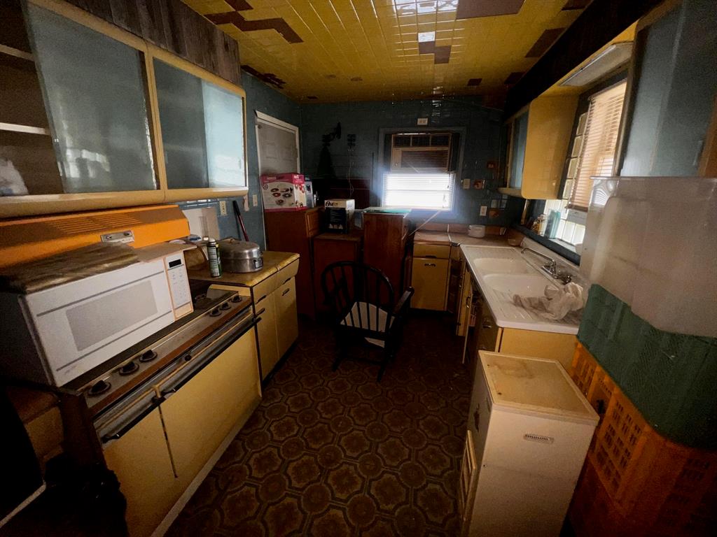 3613 Williams Road Fort Worth, TX 76116 - Photo 18 of 31 a kitchen with wooden cabinets and stainless steel appliances
