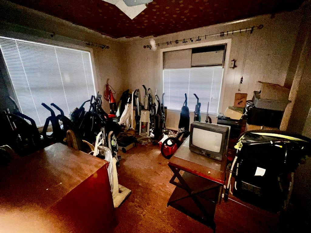 3613 Williams Road Fort Worth, TX 76116 - Photo 26 of 31 a view of a room with gym equipment