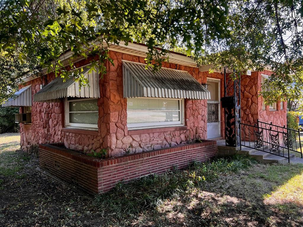 3613 Williams Road Fort Worth, TX 76116 - Photo 5 of 31 a front view of a house with garden