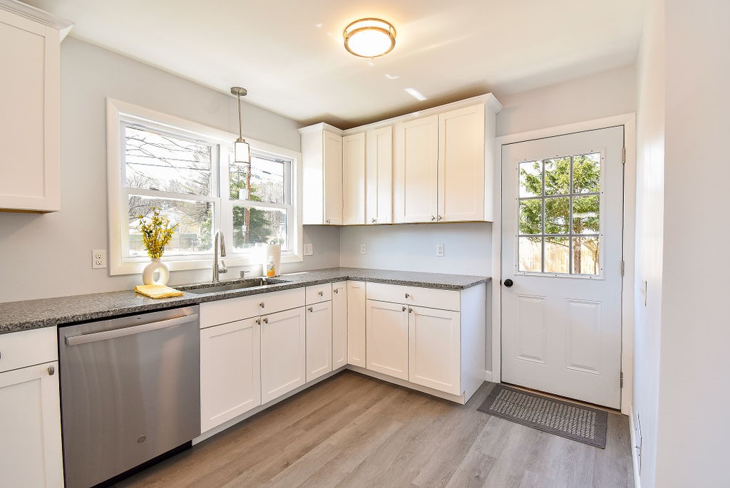 291 Crompton Road East Greenwich, RI 02818 - Photo 3 of 29 291 Crompton Road, East Greenwich, RI 02818 renovated kitchen