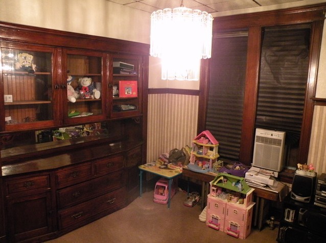 7235 Roosevelt Road Forest Park, IL 60130 - Photo 6 of 12 a view of a workspace with furniture