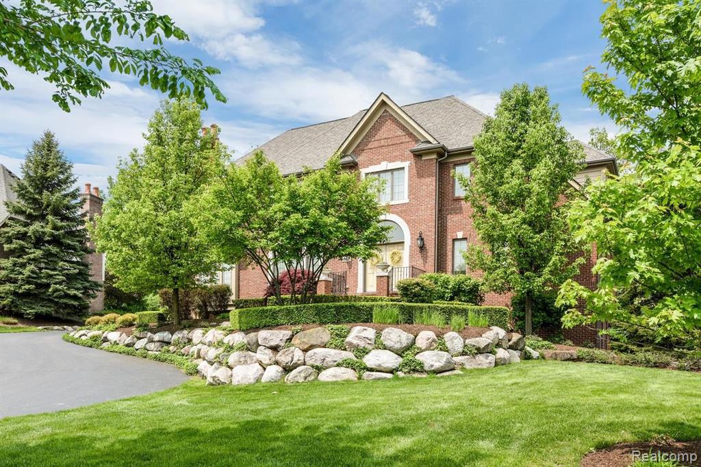 661 Langley Road Rochester Hills, MI 48309 - Photo 2 of 41