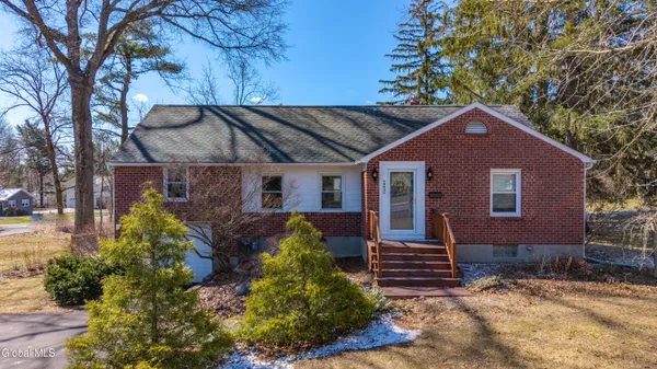 $325,000 | 2232 Rosendale Road, Niskayuna, NY 12309
