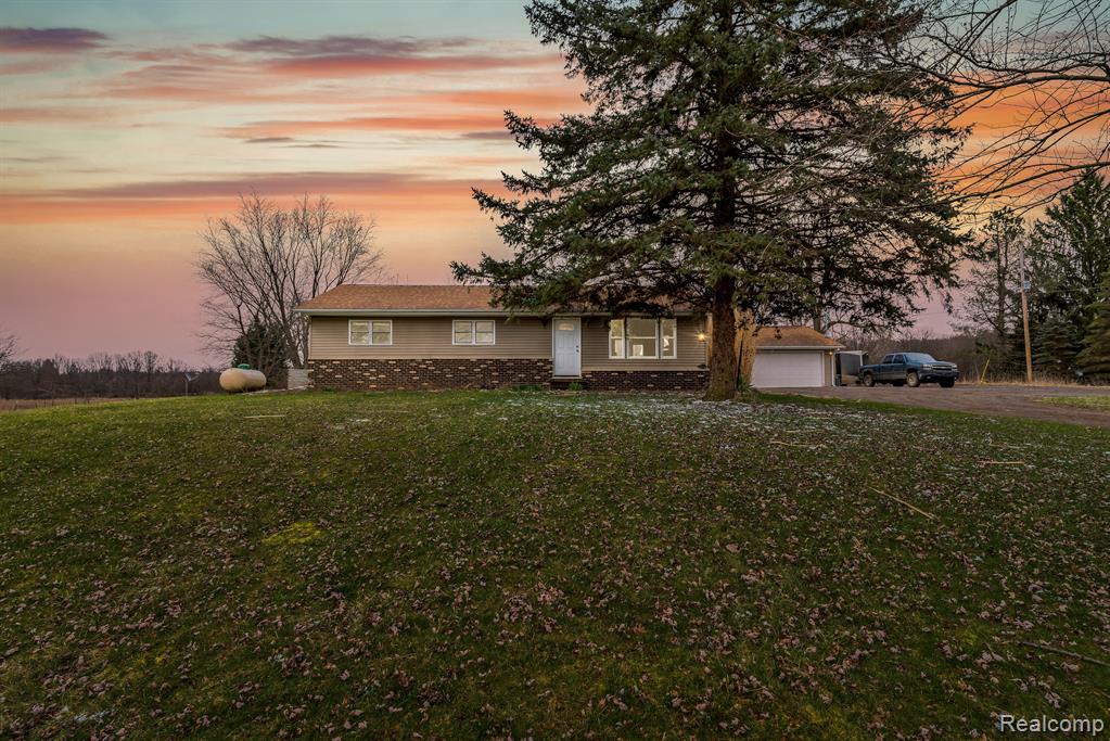12277 Vernon Road Bancroft, MI 48414 - Photo 2 of 27