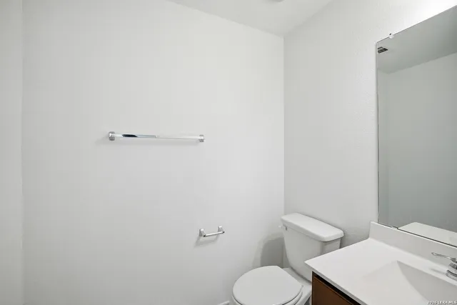 $2,500 | 11331 Edelweiss, San Antonio, TX 78245