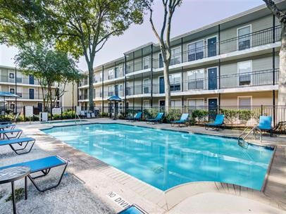 7315 Brompton Street, Unit 366B Houston, TX 77025 - Photo 10 of 11 a view of a building with a yard