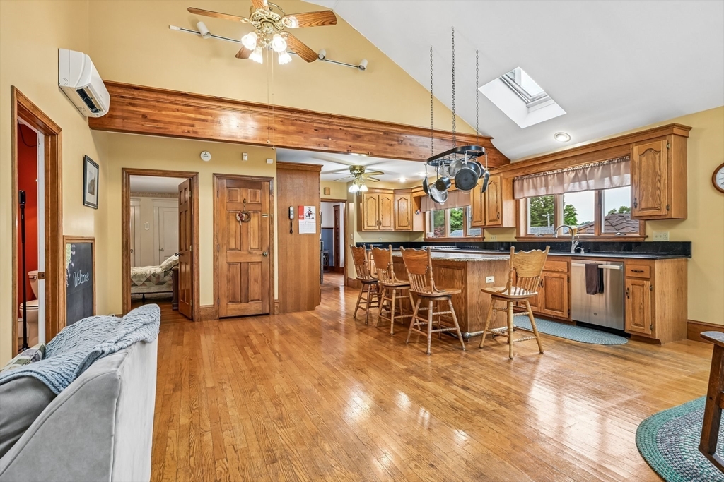 615 Mammoth Road Dracut, MA 01826 - Photo 11 of 41