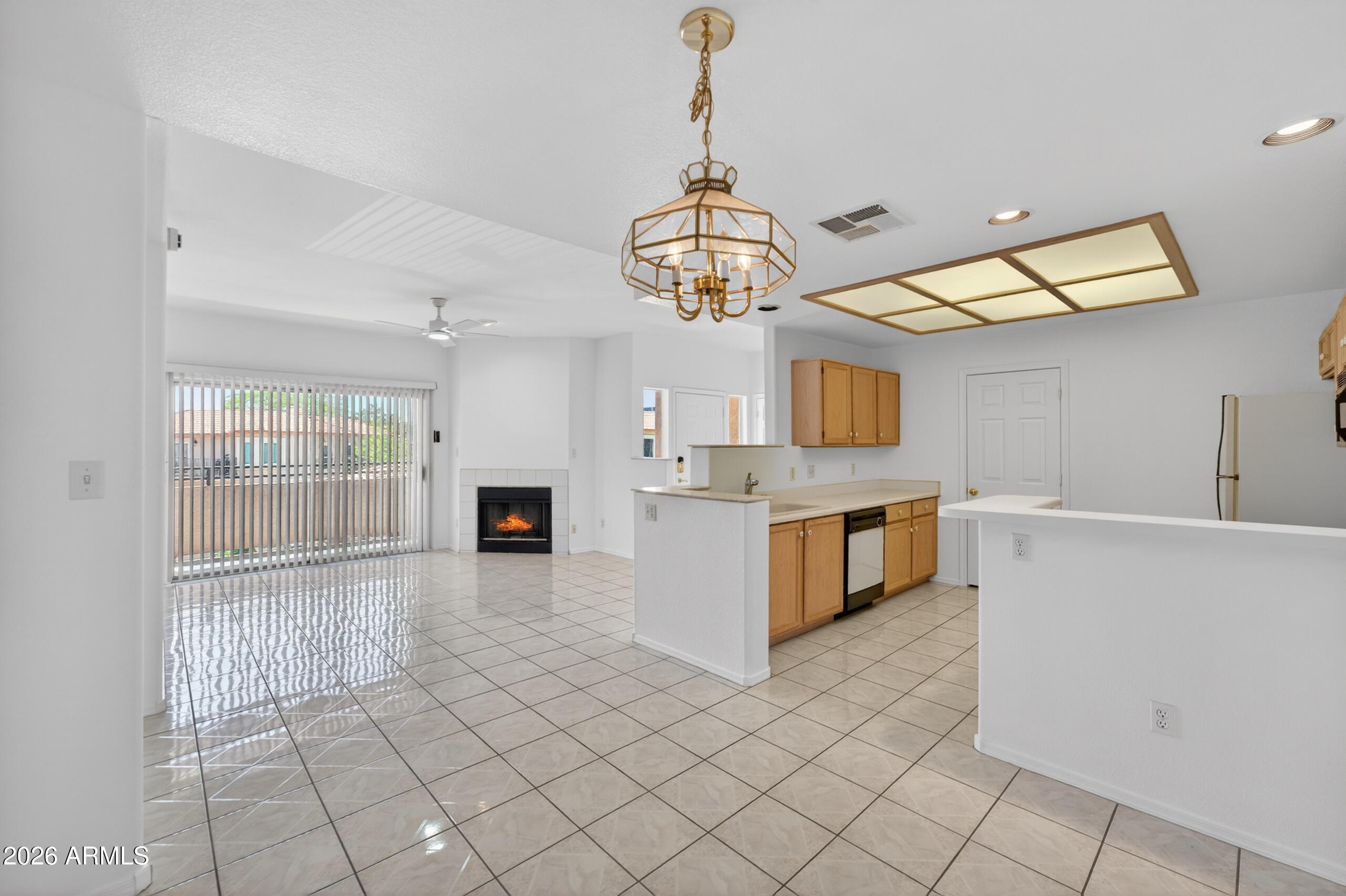 10410 North Cave Creek Road, Unit 2124 Phoenix, AZ 85020 - Photo 11 of 43 10_dsc06059
