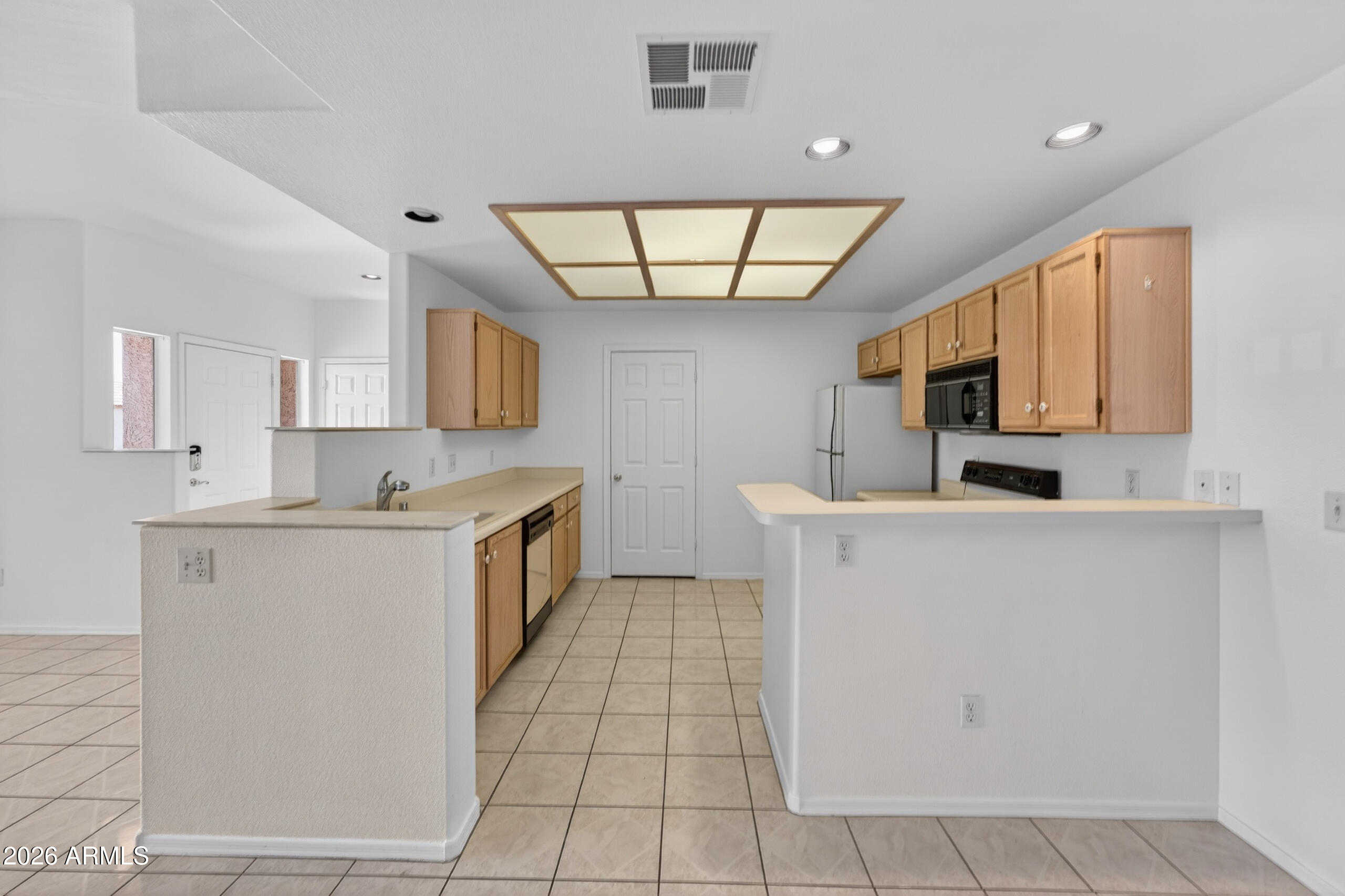10410 North Cave Creek Road, Unit 2124 Phoenix, AZ 85020 - Photo 13 of 43 12_dsc06071