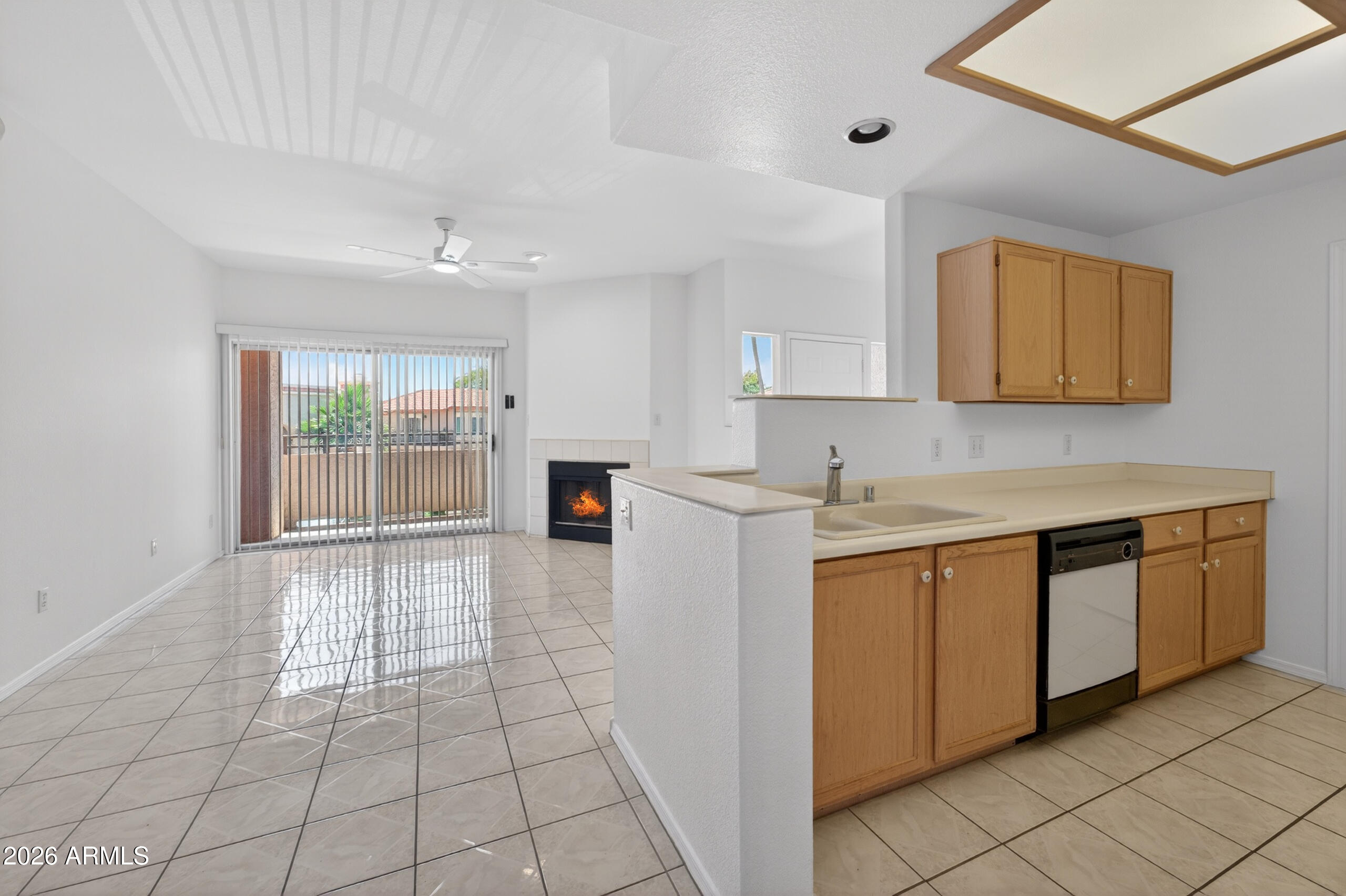 10410 North Cave Creek Road, Unit 2124 Phoenix, AZ 85020 - Photo 16 of 43 15_dsc06081