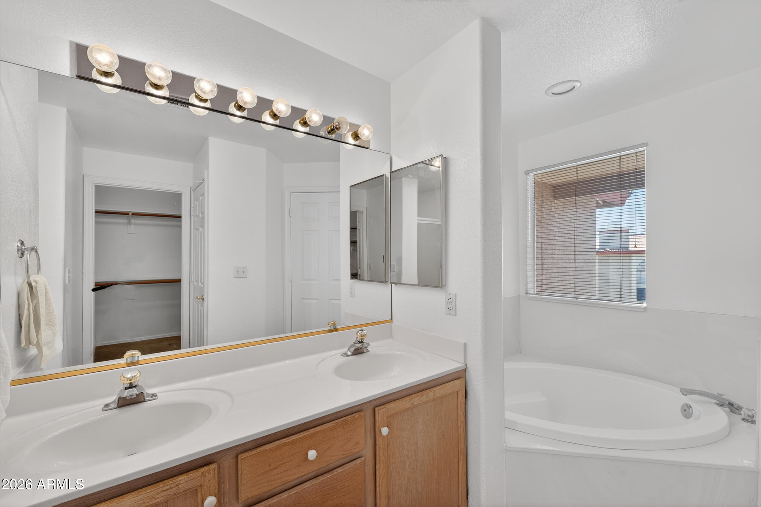 10410 North Cave Creek Road, Unit 2124 Phoenix, AZ 85020 - Photo 22 of 43 21_dsc06114