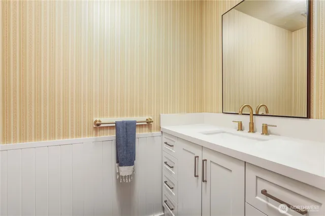 $1,250,000 | 10430 64th Place West, Mukilteo, WA 98275