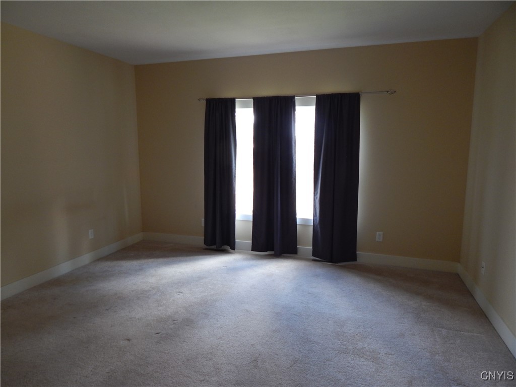 8176 Whitman Way Clay, NY 13090 - Photo 16 of 37