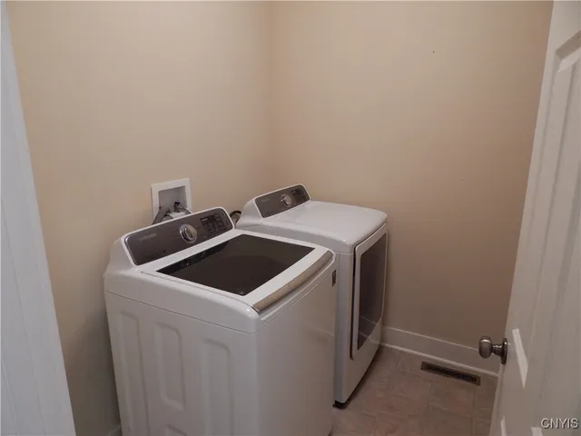 $3,000 | 8176 Whitman Way, Clay, NY 13090