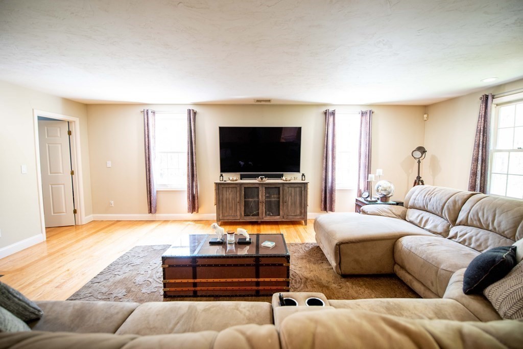 41 Surrey Lane Topsfield, MA 01983 - Photo 11 of 41