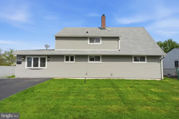 $415,000 | 7 Wildflower Road, Levittown, PA 19057