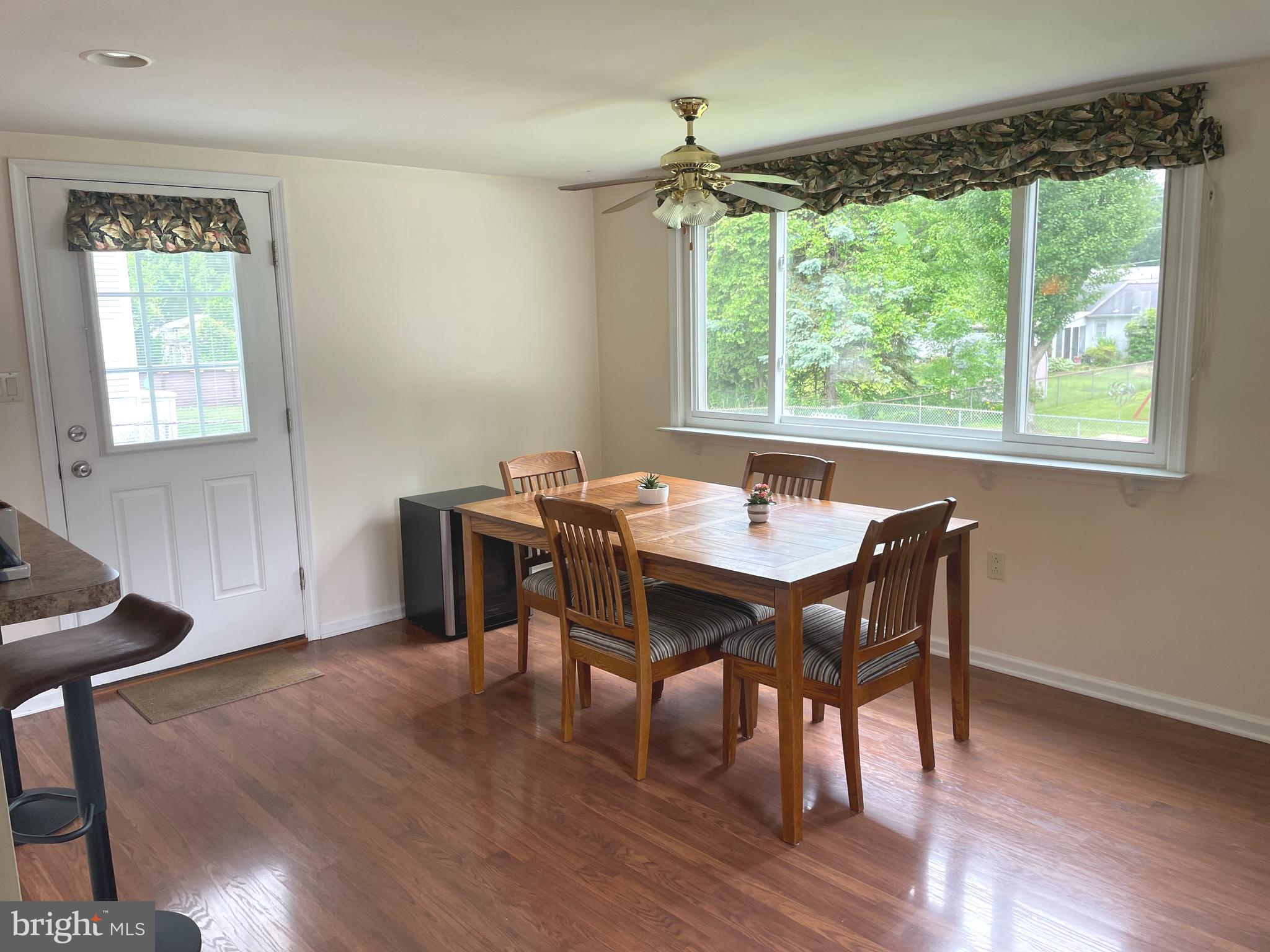 816 Roger Road Warminster, PA 18974 - Photo 13 of 28 Breakfast Room