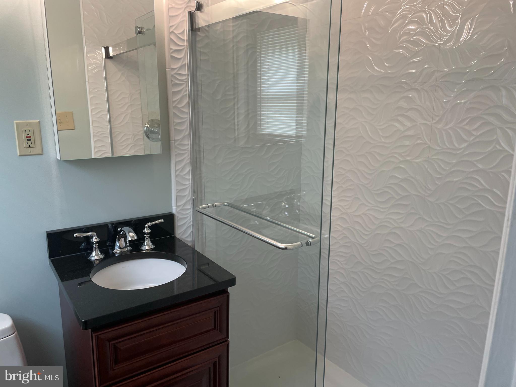 816 Roger Road Warminster, PA 18974 - Photo 18 of 28 Main Bedroom Bath