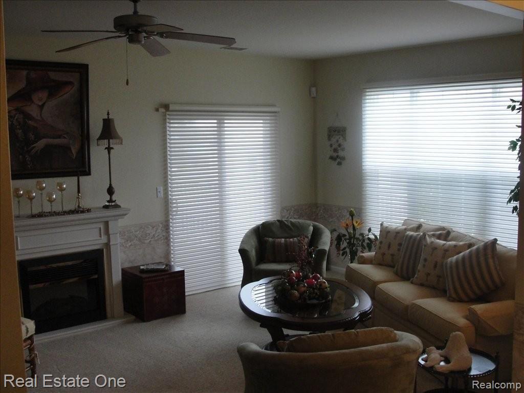 1843 Flagstone Circle, Unit 154 Rochester, MI 48307 - Photo 3 of 20 Great Room