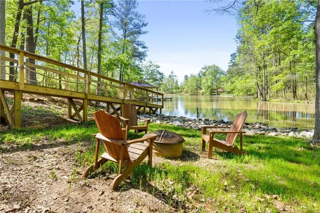 $899,900 | 131 Quiet Cove Way, Monticello, GA 31064