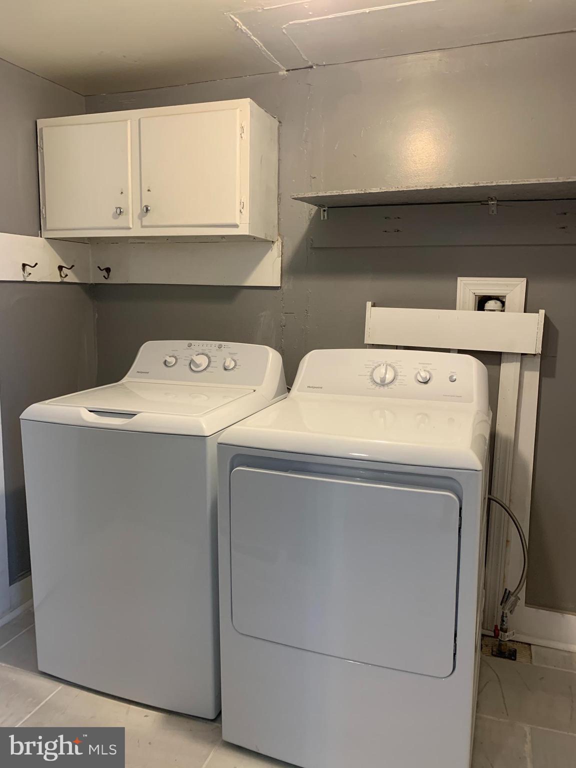 822 Columbus Road Burlington, NJ 08016 - Photo 19 of 32 a utility room with dryer and washer