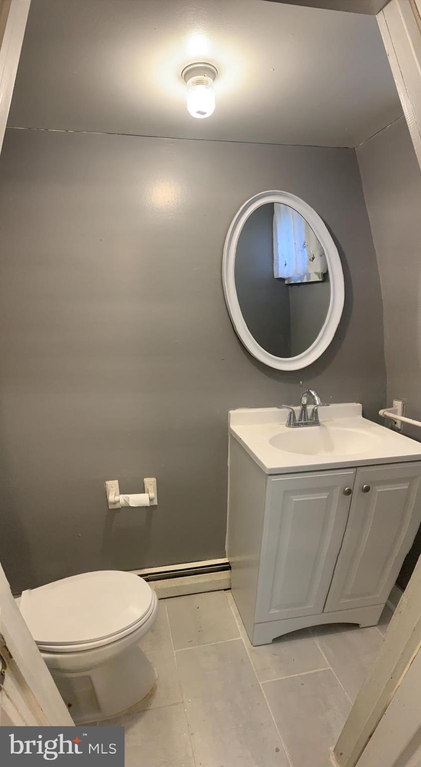 822 Columbus Road Burlington, NJ 08016 - Photo 31 of 32 a bathroom with a sink and a mirror