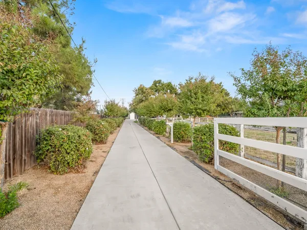 $1,225,000 | 9226 North Fowler Avenue, Clovis, CA 93619