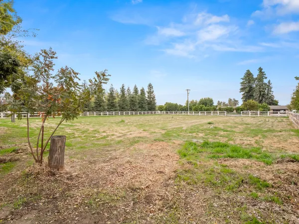 $1,225,000 | 9226 North Fowler Avenue, Clovis, CA 93619