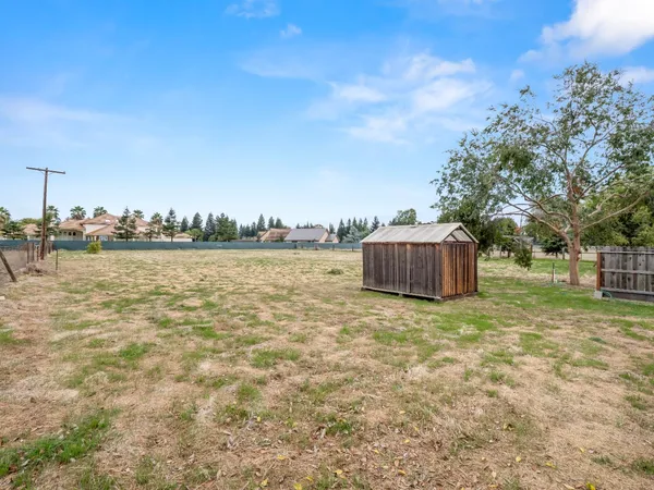 $1,225,000 | 9226 North Fowler Avenue, Clovis, CA 93619