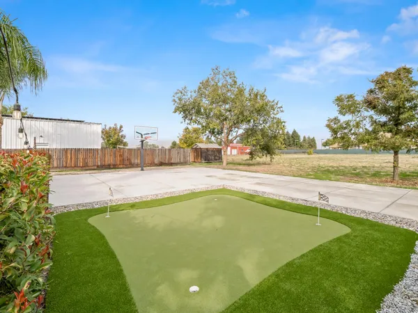 $1,225,000 | 9226 North Fowler Avenue, Clovis, CA 93619