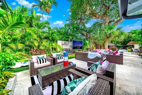 a view of a chairs and table in a backyard