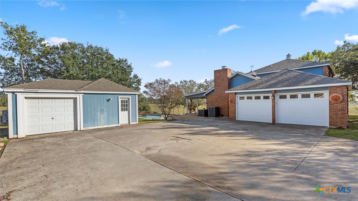 501 Rudeloff Road Seguin, TX 78155 - Photo 4 of 40