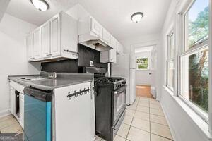 260 Patterson Avenue Southeast, Unit A Atlanta, GA 30316 - Photo 16 of 16 a kitchen with a stove and a refrigerator