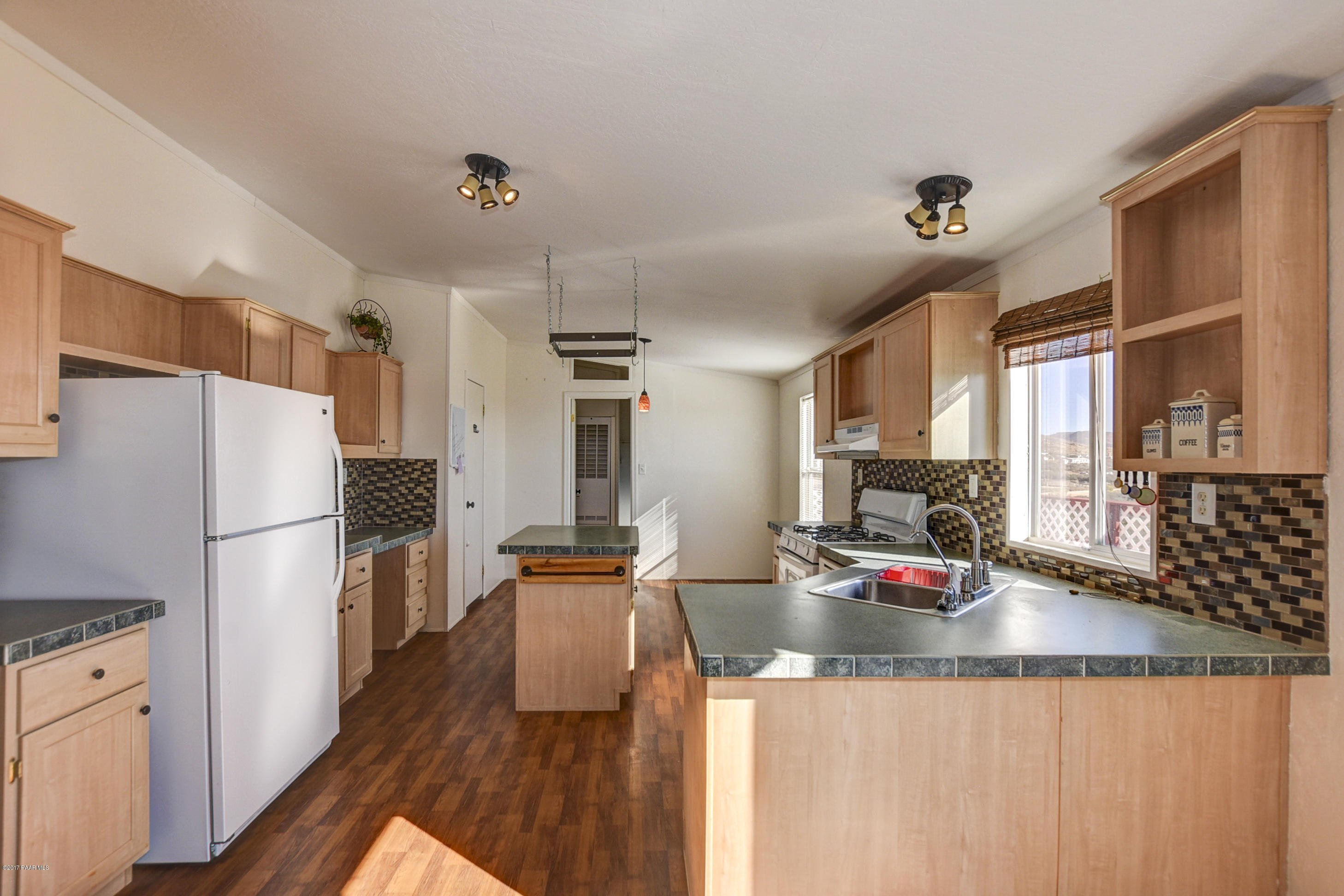 17155 East Roper Way Dewey, AZ 86327 - Photo 9 of 26 Kitchen 1
