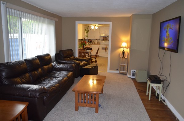112 Pilgrim Road Springfield, MA 01118 - Photo 4 of 20