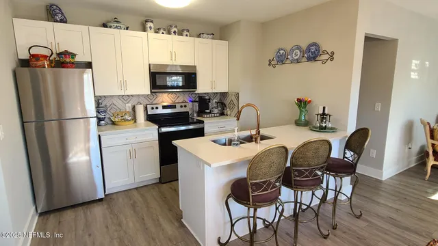 $2,000 | 410 Center Street, Green Cove Springs, FL 32043