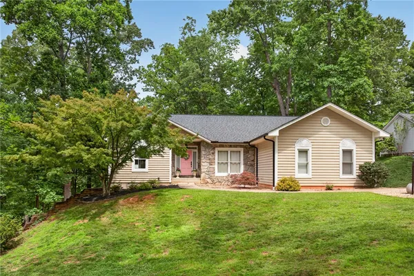 $615,000 | 136 Loran Pointe Circle, Seneca, SC 29672