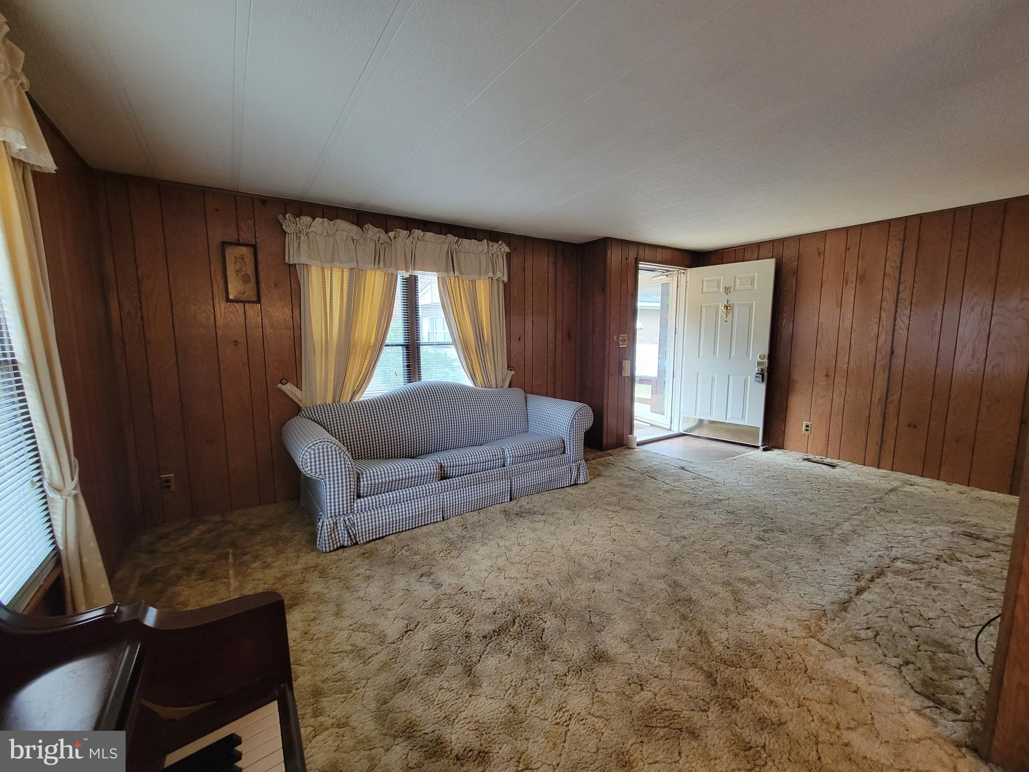 33 Skyline Drive Sicklerville, NJ 08081 - Photo 11 of 40 LIVING ROOM